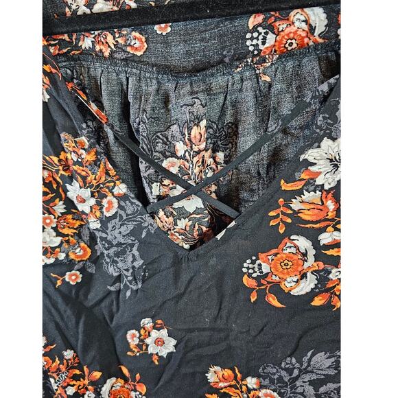 Torrid Womens Floral Print Cross Front Bell Sleeve Challis Blouse Sz 1 Black - Picture 6 of 7